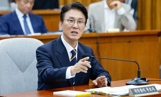 김민석 국무총리 후보자가 25일 오후 서울 여의도 국회에서 열린 인사청문회에 출석해 주진우 국민의힘 의원 질의에 답하고 있다. 뉴스1