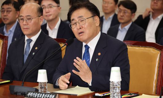 유상임 과학기술정보통신부 장관이 27일 오후 서울 여의도 국회에서 열린 과학기술정보방송통신위원회 전체회의에서 발언하고 있다. 뉴시스