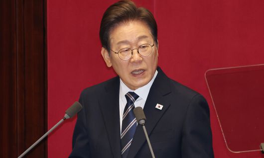 이재명 대통령이 26일 국회 본회의장에서 추가경정예산 시정연설을 하고 있다. 연합뉴스