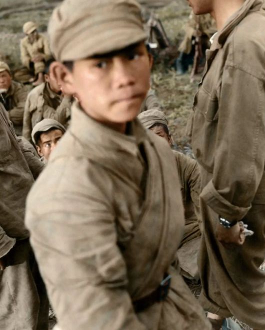 1951년 13살 중공군 소년병이 화천군에서 포로로 잡힌 장면.