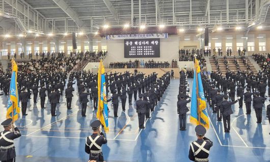 부사관 후보생 임관식에서 학생들이 ‘공군 핵심 가치’를 제창하고 있다. 조일고등학교 제공