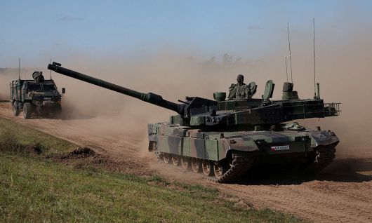 폴란드군 K-2 전차기 야외 기동훈련을 하고 있다. 세계일보 자료사진