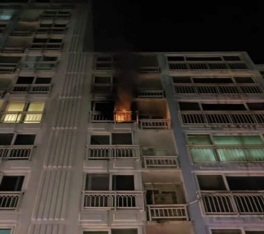 지난 2일 화재가 발생한 부산 기장군의 한 아파트 6층 모습. 뉴시스