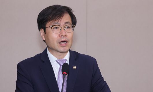 여한구 산업통상자원부 통상교섭본부장이 4일 서울 여의도 국회에서 열린 제426회국회(임시회) 산업통상자원중소벤처기업위원회 제2차 전체회의에서 한미관세협의 통상조약법 절차 추진 계획을 보고하고 있다. 뉴스1