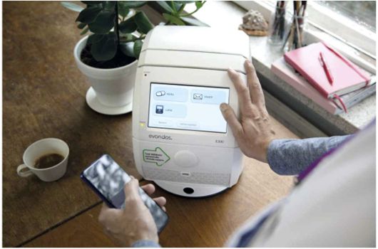 핀란드의 재가 돌봄 서비스에 활용되고 있는 투약 로봇. 한국보건사회연구원 제공