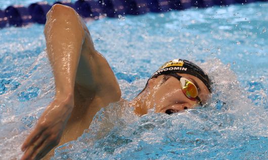 2연패 담금질 남자 수영 국가대표 김우민이 지난 8일 충북 진천선수촌 수영센터에서 2025 싱가포르 세계수영선수권을 대비해 훈련을 하고 있다. 진천=뉴시스