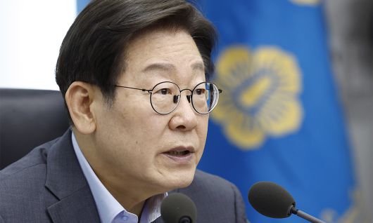 이재명 대통령이 10일 서울 용산 대통령실 청사에서 열린 3차 수석·보좌관 회의에서 발언하고 있다. 대통령실통신사진기자단