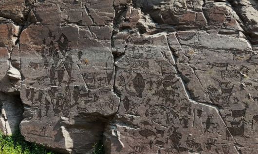 반구천의 암각화는 한반도 선사 문화의 걸작으로 평가받는 유산으로, 국보 '울주 대곡리 반구대 암각화'와 '울주 천전리 명문과 암각화'로 구성돼 있다. 사진은 울주 대곡리 반구대 암각화. 국가유산청 제공