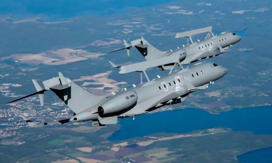 스웨덴 사브의 글로벌아이 조기경보통제기들이 시험비행을 하고 있다. 사브 제공