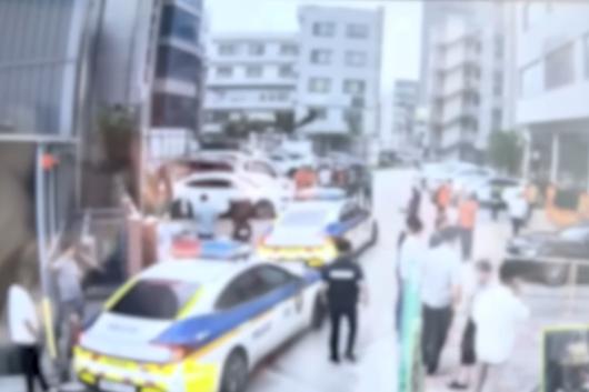 지난 7일 오후 경기 광주 경안동의 13층짜리 건물 옥상에서 10대 여성이 추락해 경찰과 소방당국이 출동한 모습. SBS 보도화면 캡처