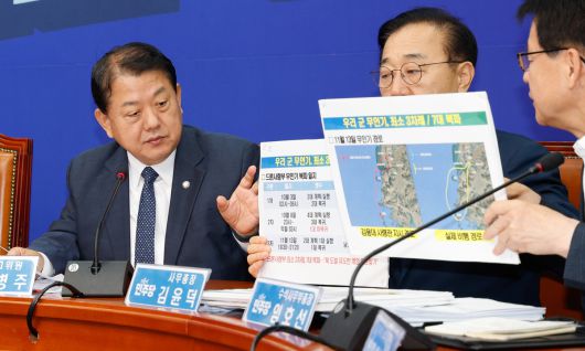 김병주 더불어민주당 최고위원이 14일 오전 서울 여의도 국회에서 열린 최고위원회의에서 드론작전사령부의 무인기 침투 작전 관련 발언을 하고 있다. 뉴스1