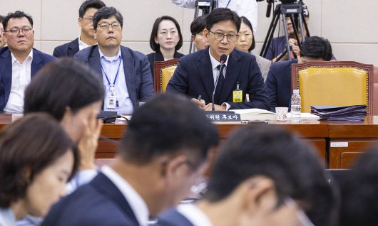 배경훈 과학기술정보통신부 장관 후보자가 14일 국회 과학기술정보방송통신위 인사청문회에 출석해 병역 관련 질의에 답변하고 있다. 연합뉴스