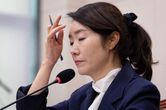 강선우 여성가족부 장관 후보자가 14일 서울 여의도 국회에서 열린 인사청문회에 출석해 의원 질의를 경청하고 있다. 뉴스1
