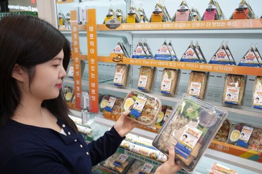 세븐일레븐이 정희원 의학박사와 협업해 출시한 ‘저속노화 간편식’. 세븐일레븐 제공