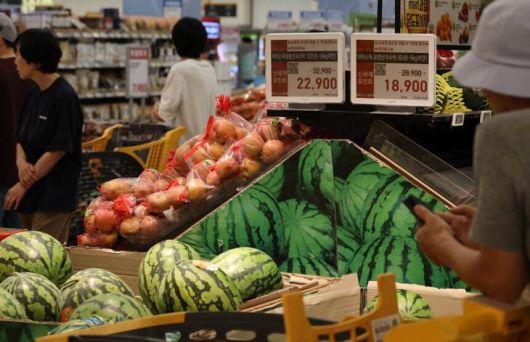 서울 한 대형마트 수박 판매대 모습. 연합뉴스
