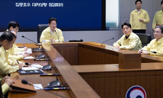 이재명 대통령이 18일 정부서울청사 중앙재난안전상황실 서울상황센터에서 열린 집중호우 대처상황 점검회의에서 발언하고 있다. 대통령실 제공