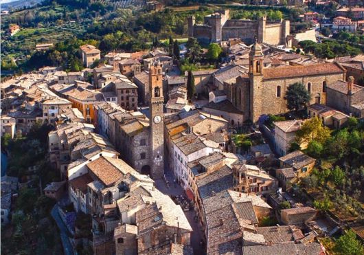 몬탈치노 포폴로 광장. BDM와인협회