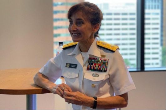 미 해군의 이벳 데이비스 중장. 2024년 1월 미 해군사관학교 역사상 최초의 여성 교장이 되었으나 1년 6개월 만에 사실상 경질됐다. SNS 캡처