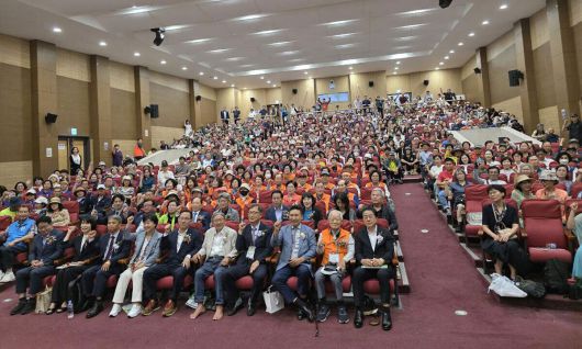 지난 16일 국회에서 열린 ‘2025 맨발걷기 국민운동 지원 법률 제정을 위한 국회 정책 토론회’가 과학자, 교육자, 법률가 등 전문가와 시민 550여명이 참가해 성황리에 개최됐다. 맨발걷기국민운동본부 제공