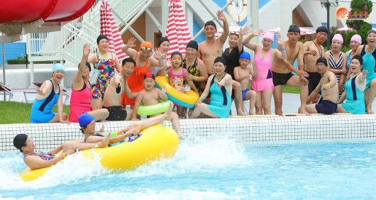 북한 노동당 기관지 노동신문은 16일 원산 갈마해안관광지구를 찾은 주민들을 조명하며 이들의 반응을 보도했다.