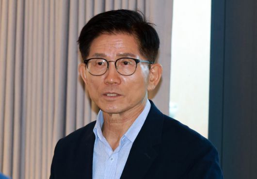 국민의힘 당 대표 출마가 유력한 김문수 전 고용노동부 장관이 16일 오후 대구 수성구의 한 카페에서 열린 기자간담회에서 발언하고 있다. 대구=뉴시스