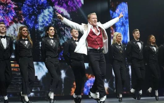 마이클 플래틀리(가운데)가 이끄는 팀의 탭댄스 공연 모습. 게티이미지 제공