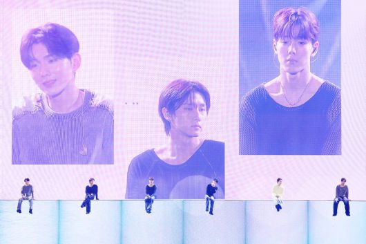 그룹 몬스타엑스가 20일 서울 송파구 KSPO돔에서 열린 단독 콘서트 ‘2025 몬스타엑스 커넥트 엑스’에서 열정적인 무대를 선보이고 있다. 스타십엔터테인먼트 제공