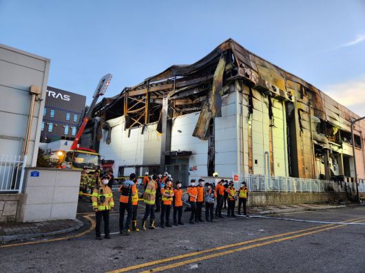 지난해 6월24일 아리셀 화재 현장. 오상도 기자