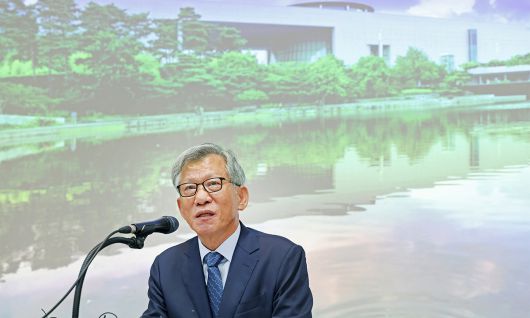 유홍준 신임 국립중앙박물관 관장이 24일 서울 용산구 국립중앙박물관에서 기자간담회를 하고 있다. 뉴시스