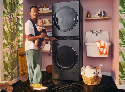 LG 워시타워 라이프스타일 이미지컷. 최근 LG전자의 복합형 세탁∙건조기 ‘LG 워시타워’는 미국과 영국의 유력 매체들로부터 호평을 받으며 연이어 ‘최고의 세탁·건조기’ 제품으로 선정됐다. G전자 제공