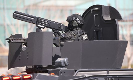 경찰특공대 대원이 드론 재밍건으로 드론 공격을 저지하는 훈련을 하고 있다. 세계일보 자료사진