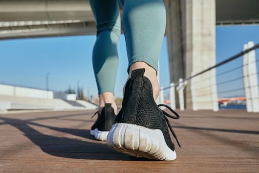 하루 15분만 빠르게 걸어도 장기적으로 모든 원인에 의한 사망 위험을 20% 가까이 줄일 수 있다는 연구 결과가 나왔다. 케티이미지뱅크