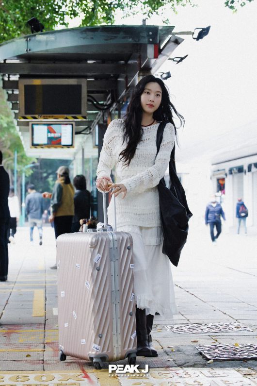 문가영 특유의 감성이 담긴 '서초동 스타일링'이 화제다. 피크제이 엔터테인먼트 제공