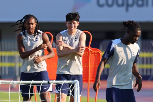 잉글랜드 프리미어리그 토트넘 홋스퍼 손흥민이 2일 경기 안양시 안양종합운동장에서 열린 2025 쿠팡플레이 시리즈 토트넘 오픈 트레이닝에서 훈련을 하고 있다.    뉴시스