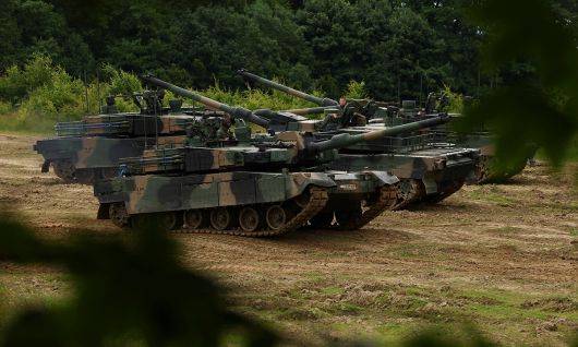폴란드군 소속 K-2GF 전차들이 훈련을 앞두고 대기하고 있다. 로이터연합뉴스