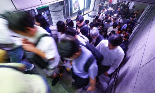 서울 1호선 시청역에서 시민들이 하차하고 있다. 연합뉴스