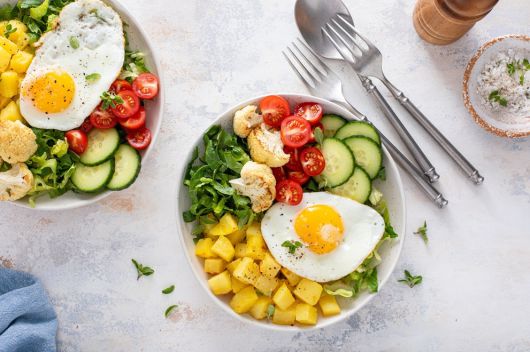 최근 ‘잘파세대(Z세대+알파세대)’를 중심으로 복날에 샐러드 등 채식을 하는 움직임도 늘고 있다. 게티이미지뱅크