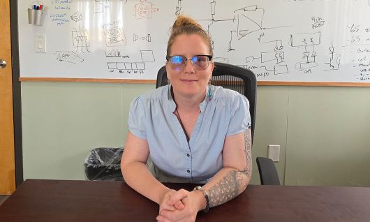 미국 미시간주 디트로이트 인근 파밍턴힐스에 소재 자동차 부품·시제품 생산 업체 블리츠프로토의 캐린 해리스 최고경영자(CEO)가 8일(현지시간) 파밍턴힐스 본사에서 세계일보와 인터뷰하고 있다.