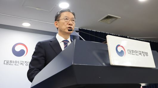 정성호 법무부 장관이 11일 오후 서울 종로구 정부서울청사에서 8·15 광복절 특별 사면 명단을 발표하고 있다. 뉴스1