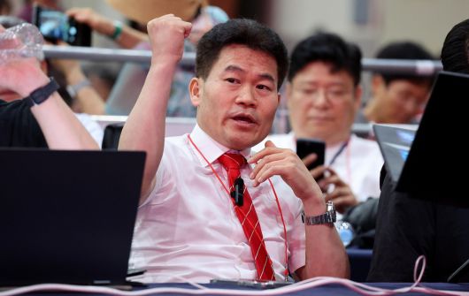 전한길 한국사 강사가 8일 대구 북구 엑스코에서 열린 국민의힘 제6차 전당대회 대구·경북 합동연설회에 참석해 있다. 뉴시스