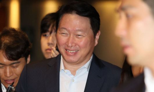 최태원 SK그룹 회장이 지난 18일 오전 서울 광진구 워커힐호텔에서 열린 2025이천포럼에 참석하고 있다. 뉴시스