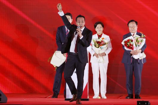 22일 충북 청주시 흥덕구 청주오스코에서 열린 국민의힘 제6차 전당대회에서 최고위원에 당선된 김민수 후보가 수락연설을 하고 있다. 청주=연합뉴스