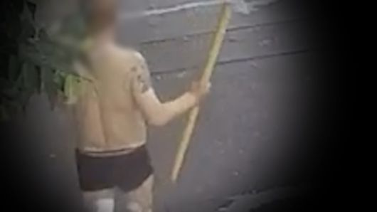 제주 서귀포 매일올레시장에서 윷놀이 도박판을 벌인 일당이 검거된 가운데 경찰청이 당시 상황이 담긴 영상을 공개했다. 경찰청 유튜브 캡처