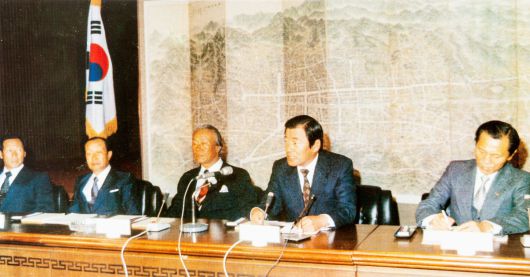 1979년 올림픽 유치 계획을 공식 발표하는 정상천 서울시장. 서울시 제공