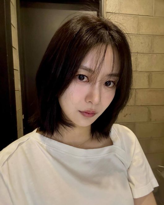 앞서 송다은은 여러 차례 지민과 열애설에 휩싸였다. 송다은 SNS 캡처