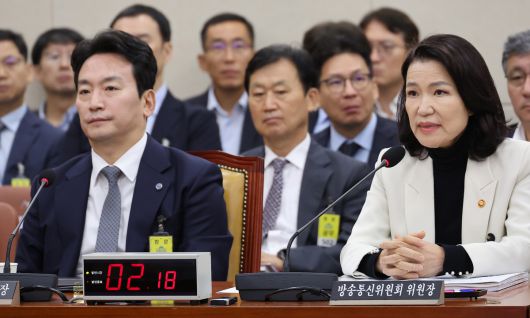 26일 서울 여의도 국회에서 열린 과학기술정보방송통신위원회 전체회의에서 이진숙 방송통신위원장이 질의에 답변하고 있다. 연합뉴스