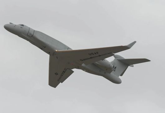 미 공군 EA-37B 전자전기가 이륙하고 있다. 미 공군 제공