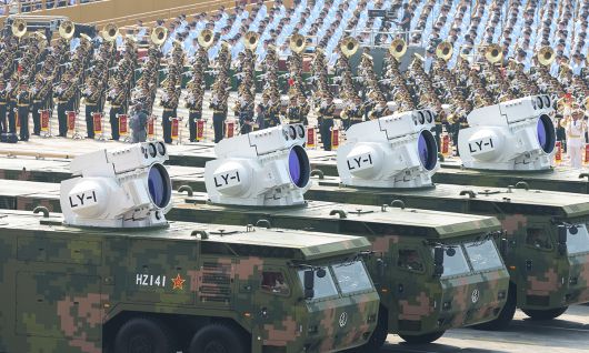 중국의 LY-1 레이저 무기가 지난 3일 베이징 텐안먼 광장에서 열린 제2차 세계대전 승전 80주년 열병식에서 행진을 하고 있다. 신화·연합뉴스