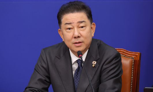 더불어민주당 김병기 원내대표가 5일 서울 여의도 국회에서 열린 최고위원회 회의에서 발언하고 있다. 연합뉴스