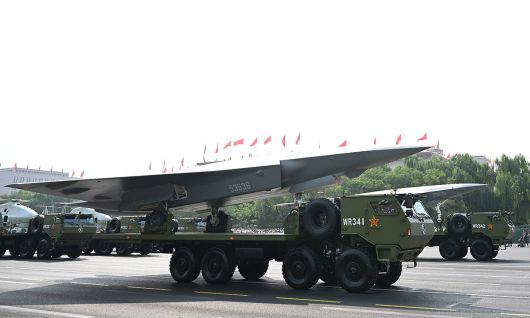 중국의 신형 무인전투기들이 지난 3일 베이징 텐안먼 광장에서 열린 제2차 세계대전 승전 80주년 열병식에서 행진을 하고 있다. 신화·연합뉴스